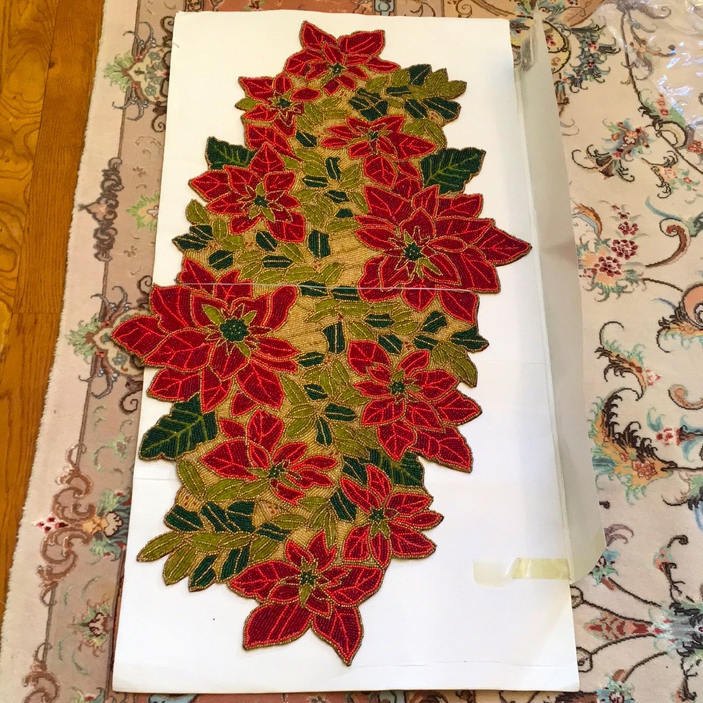 Seybert Beaded Xmas Tidings Poinsettia Table Runner in red,gold,green